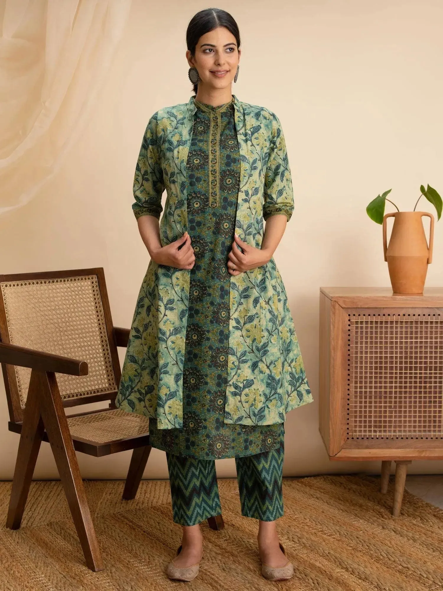 Green Printed Cotton Straight Kurta With Shrug
