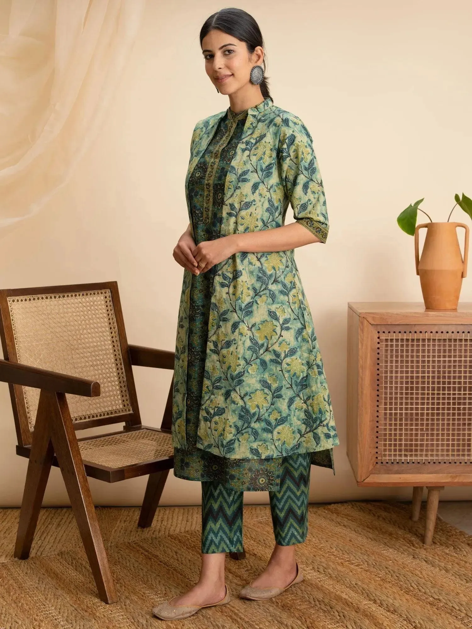 Green Printed Cotton Straight Kurta With Shrug