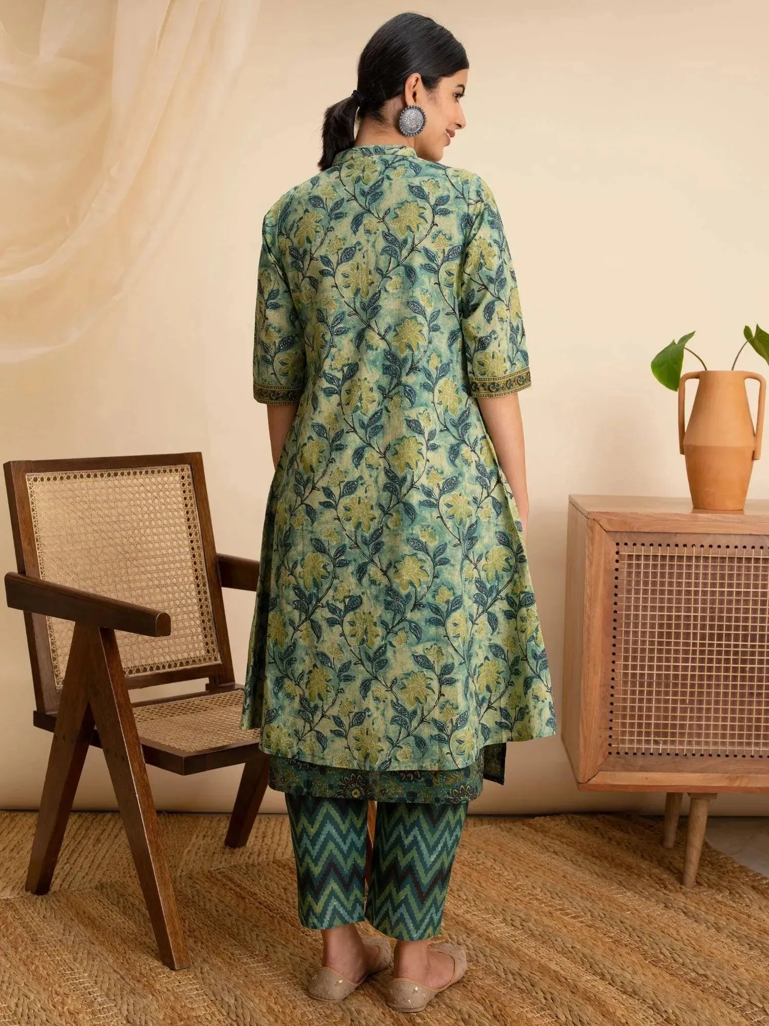 Green Printed Cotton Straight Kurta With Shrug