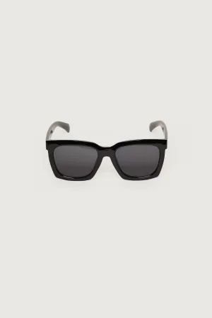 OVERSIZED FRAME SUNGLASSES